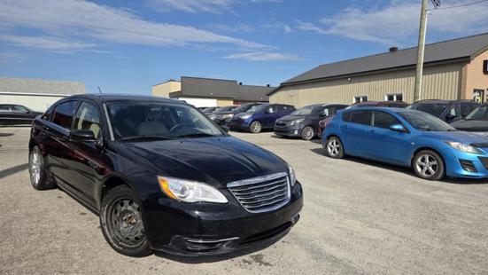 2013 Chrysler 200 LX $ 6,995
