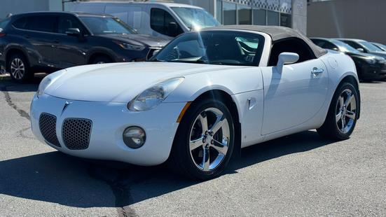 2008 Pontiac Solstice - View 3