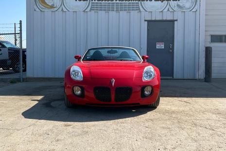 2008 Pontiac Solstice - View 3
