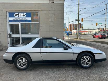 1986 Pontiac Fiero - View 3