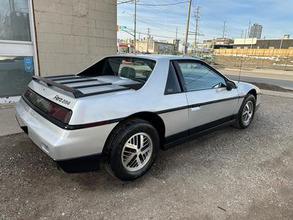 1986 Pontiac Fiero - View 4
