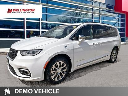 2024 Chrysler Pacifica Hybrid Pinnacle demo