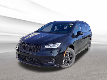 2024 Chrysler Pacifica Hybrid Premium S Appearance demo