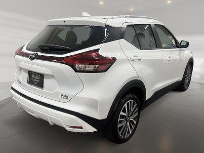 2025 Nissan KICKS PLAY - View 4