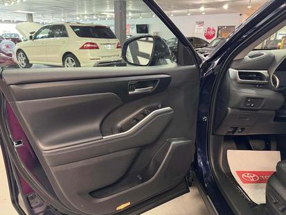 2025 Toyota Highlander Hybrid - View 3