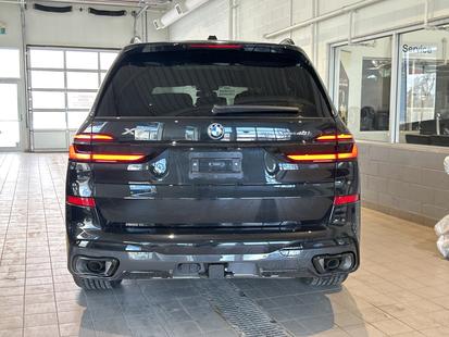 2025 BMW X7 - View 4