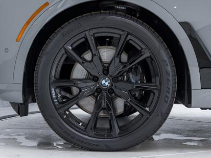 2025 BMW X7 - View 4