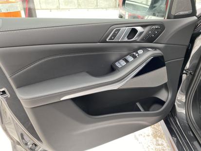 2025 BMW X7 - View 4