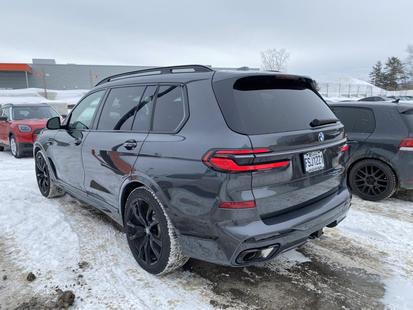 2025 BMW X7 - View 3