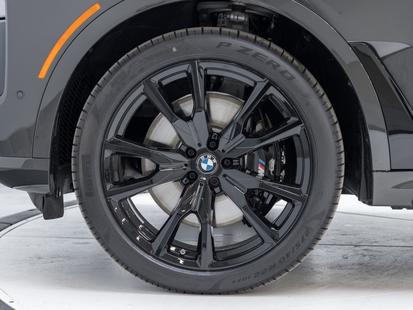 2025 BMW X7 - View 4