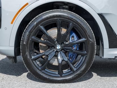 2025 BMW X7 - View 4