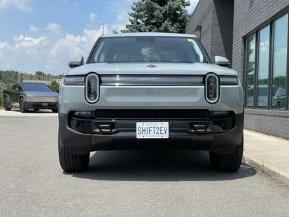 2025 Rivian R1T - View 4