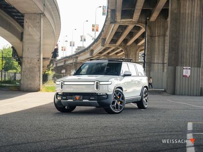 2023 Rivian R1S