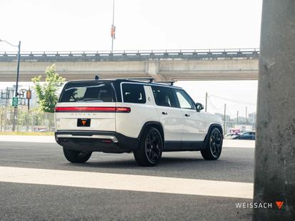 2023 Rivian R1S - View 3