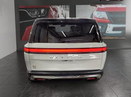 2024 Rivian R1S - View 3