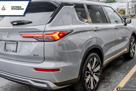 2025 Mitsubishi Outlander - View 4