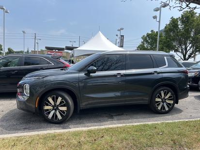 2025 Mitsubishi Outlander - View 2
