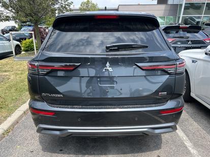 2025 Mitsubishi Outlander - View 4