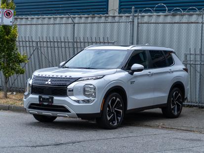 2025 Mitsubishi Outlander PHEV - View 3