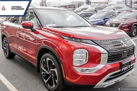 2025 Mitsubishi Outlander Plug-in Hybrid - View 3