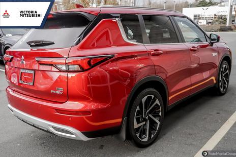 2025 Mitsubishi Outlander Plug-in Hybrid - View 4