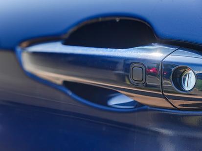 2025 Mitsubishi Outlander PHEV - View 3