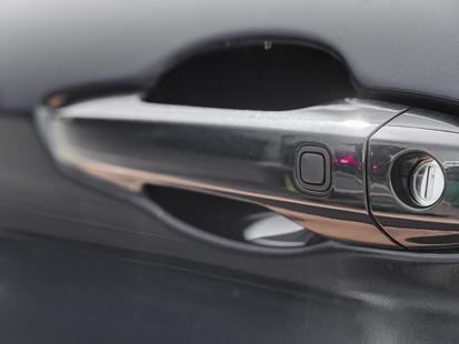 2025 Mitsubishi Outlander PHEV - View 4