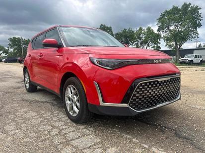 Pre-Owned 2025 Kia Soul EX | Heated Seats | Heated Steering Wheel