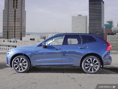 2025 Volvo XC60 - View 4