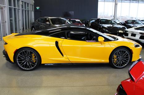 2022 McLaren GT - View 2