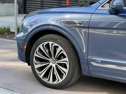 2021 Bentley Bentayga - View 3