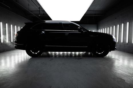 2021 Bentley Bentayga - View 4