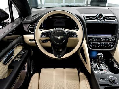 2025 Bentley Bentayga Azure V8
