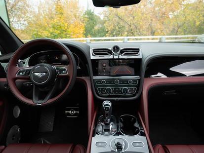 2024 Bentley Bentayga - View 3