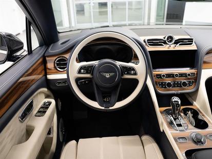 2025 Bentley Bentayga EWB Azure V8