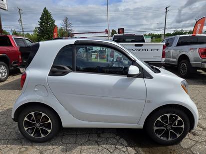 2017 smart fortwo - View 3