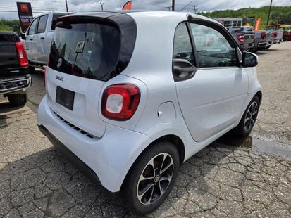 2017 smart fortwo - View 4