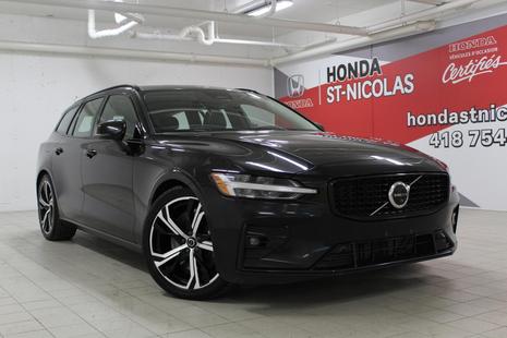 2023 Volvo V60 B6 AWD Ultimate Dark Theme