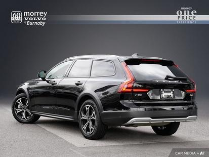 2025 Volvo V90 Cross Country - View 4