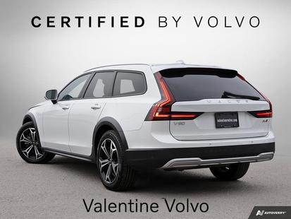 2025 Volvo V90 Cross Country - View 3
