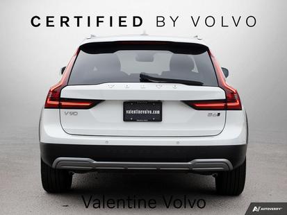 2025 Volvo V90 Cross Country - View 4