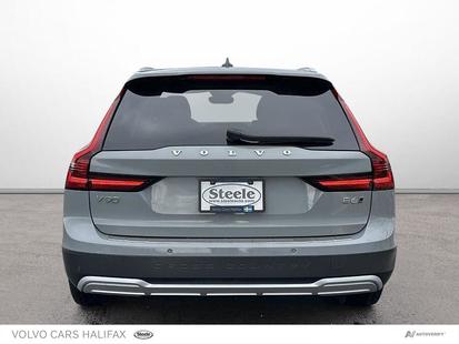 2025 Volvo V90 Cross Country - View 4