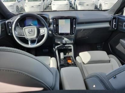 2025 Volvo EX40 - View 2