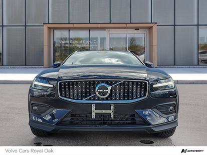 Certified Pre-Owned 2025 Volvo V60 Cross Country Ultra AWD Station Wagon